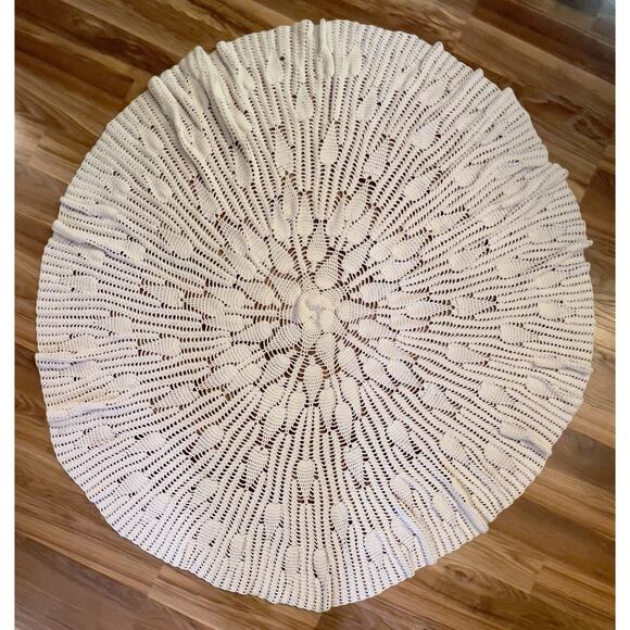 Vintage Hand-Crocheted Round Lace Tablecloth White 55” Diameter Grandmacore - Picture 1 of 3